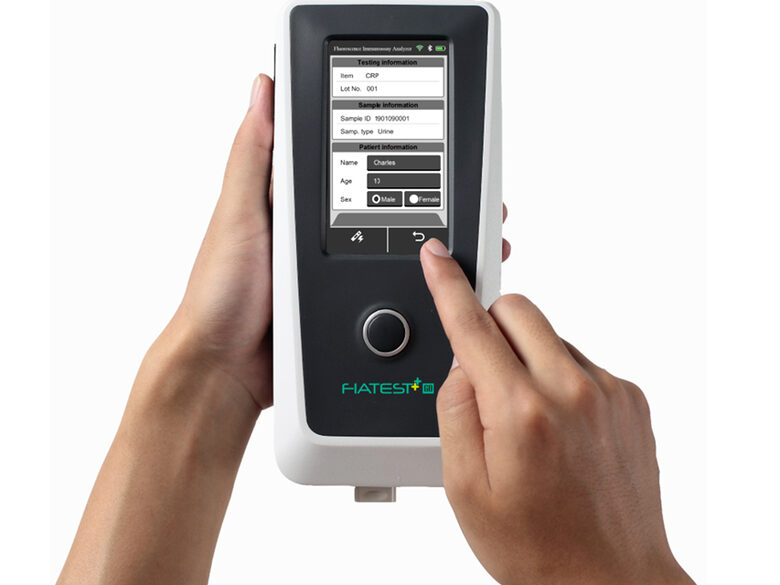 Analizators Fluorescence Immunoassay Analyzer. 12 testi (CRP, PCT, D-dimer, HbA1c, CTnI Troponin, N-GAL, Influenza A/B, Strep A, RSV, COVID-19, Vitamin D)   Tips:  IVD — profesionālas lietošanas   klase:  A