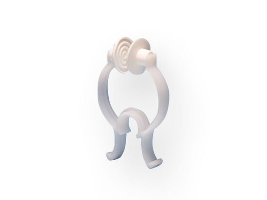 Deguna klipsis (kods 33475). Vienreizlietojamie deguna klipši palīdz novērst pacientu ieelpošanu vai izelpošanu caur degunu spirometrijas laikā. 100 gab.