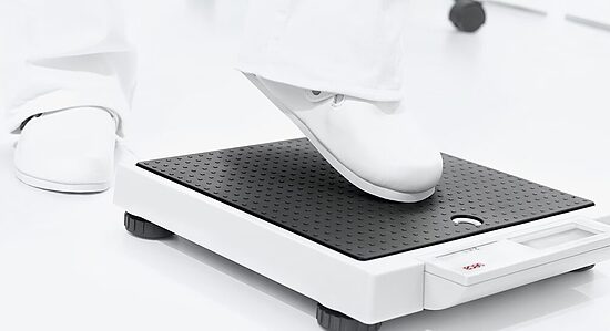 Seca 877 medicīniskie digitālie grīdas svari. Precizitātes klase: III / IIII