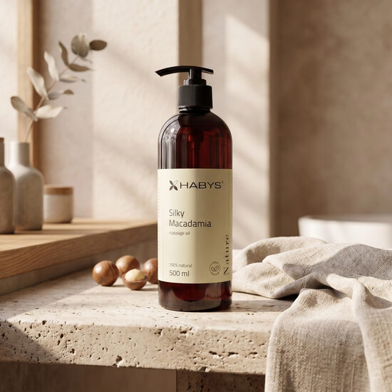 Nature Silky Macadamia eļļa ar dozatoru. Piemērota masāžai, ķermeņa, sejas un galvas ādas kopšanai. Piemērota visiem ādas tipiem, īpaši sausai un jutīgai ādai. 500 ml