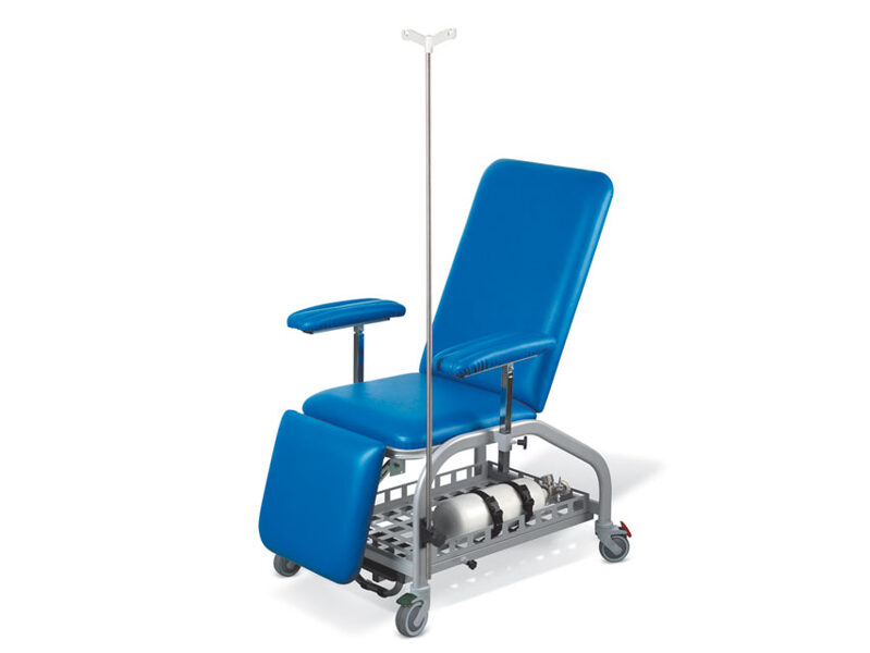 *Krēsls asins analīžu paņemšanai / donoru krēsls, zilā krāsā / Blood donor chair. Tips:  Medicīnas ierīce   Klase:  I. Ražots Itālijā